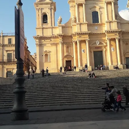 La Casa Nella Piazza Ferienhaus Noto