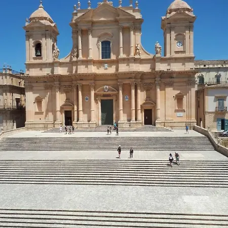 Vakantiehuis La Casa Nella Piazza Noto